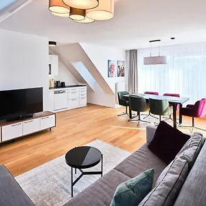  Apartamento Myfavorit - Spacious Next To Puplic Transport U1 Direct Connection To Citycenter