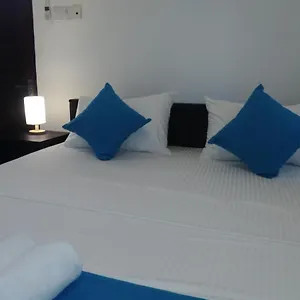 queens-airport-residence.kandyhotelsnow.com/