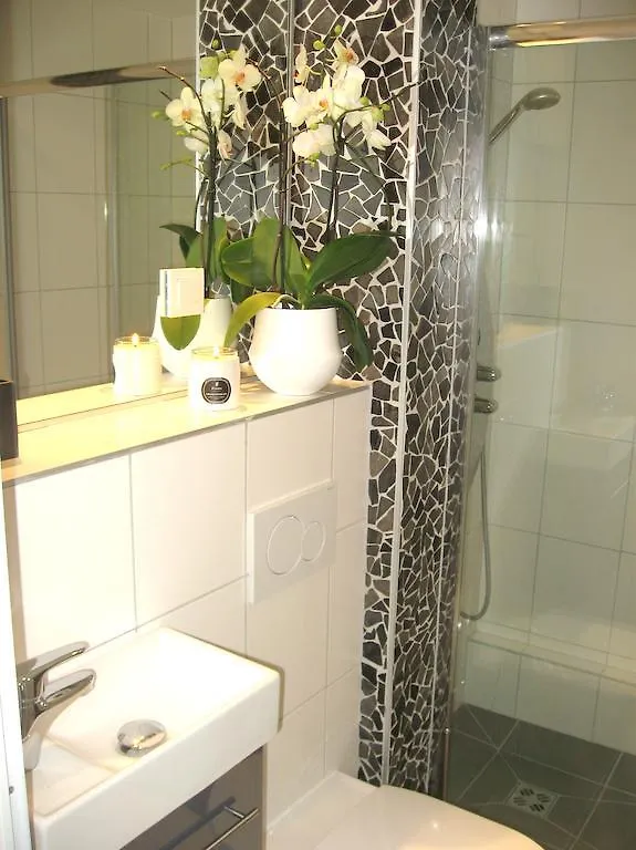 Hanna Apartment Vienne 0*,